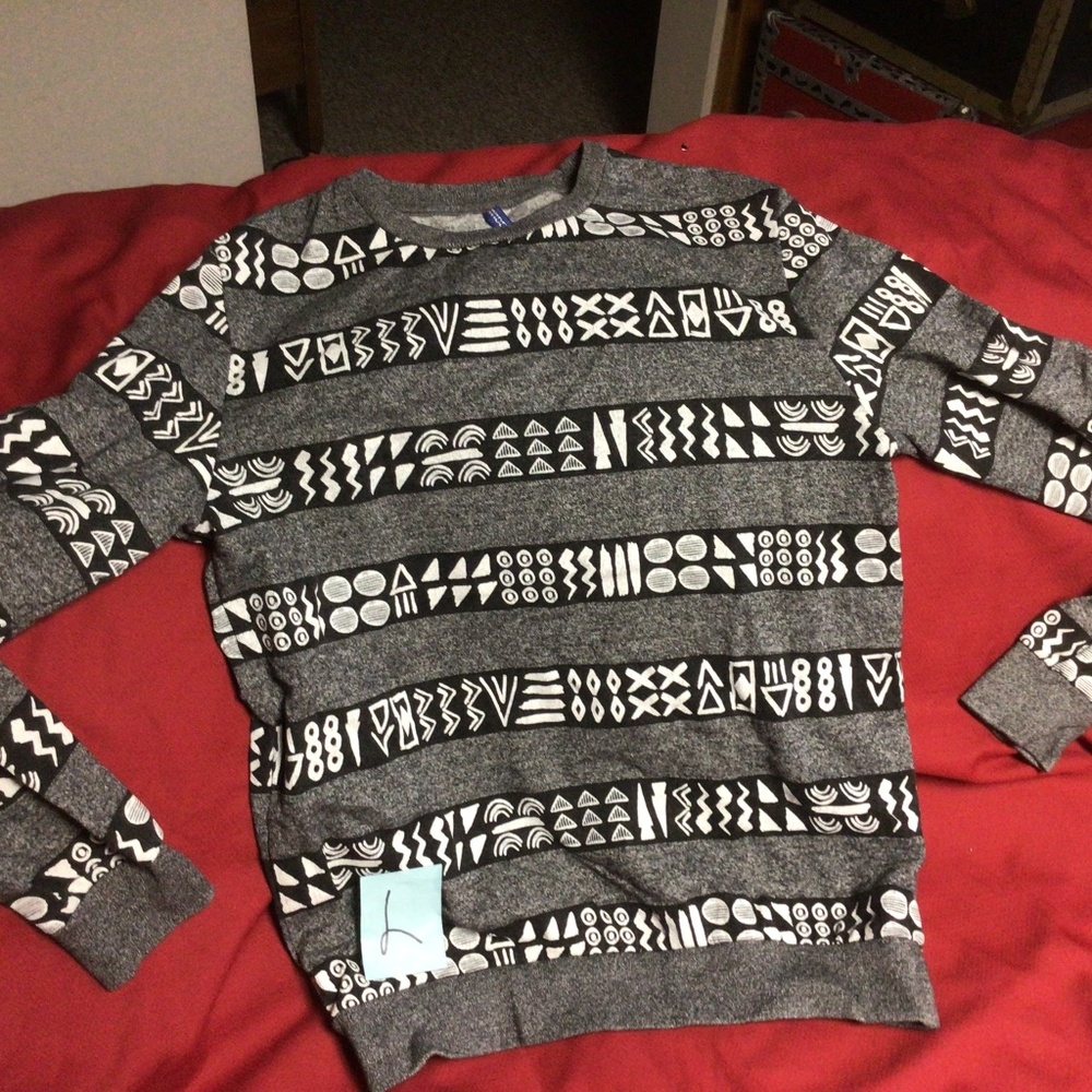 DIVIDED mens sweater